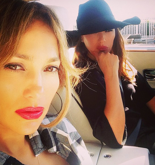 Jennifer Lopez sofre acidente de carro. Saiba mais!