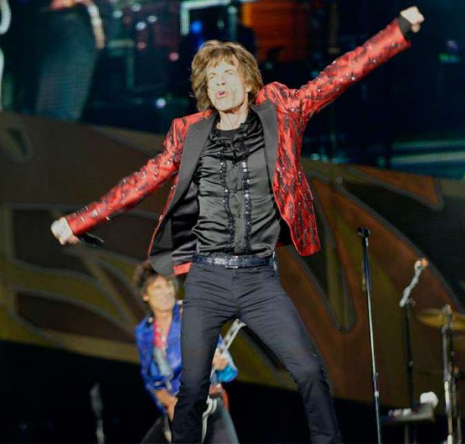 E impossível esquecer de Moves Like Jagger, do Maroon 5, não é mesmo? A canção do grupo de Adam Levine, cantada com Christina Aguilera, fala sobre se mover e dançar como Mick Jagger, vocalista do Rolling Stones.