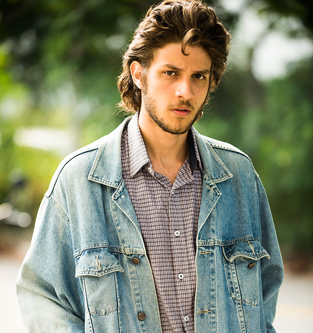 Chay Suede fala de Laura Neiva em programa: <i>Ela é linda</i>