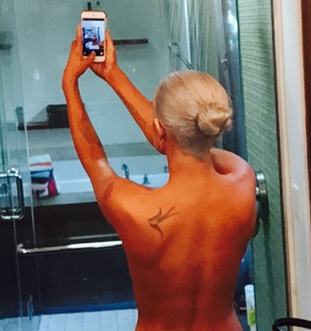 Filha de Demi Moore tira <i>selfie</i> nua. Veja!