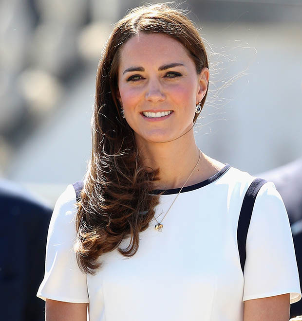 Ainda de repouso, Kate Middleton incentiva prática de navegação à vela e cancela compromisso