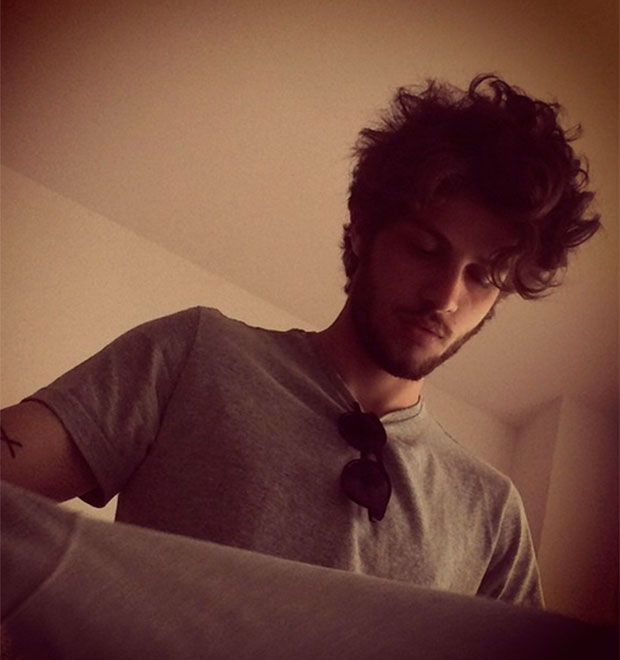 Laura Neiva posta foto de Chay Suede todo descabelado, veja!