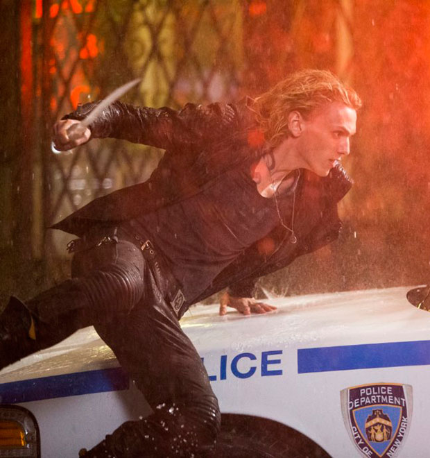 Filme estrelado por Jamie Campbell, o Caius de <i>Crepúsculo</i>, irá virar série de TV