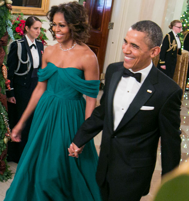 Barack Obama tem cartão de crédito recusado em restaurante e é salvo pela esposa