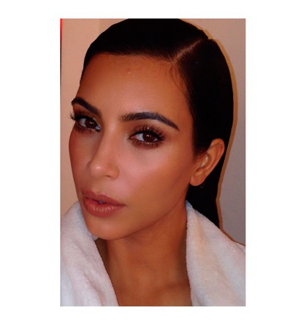 Kim Kardashian volta a fazer <i>selfie</i> em rede social