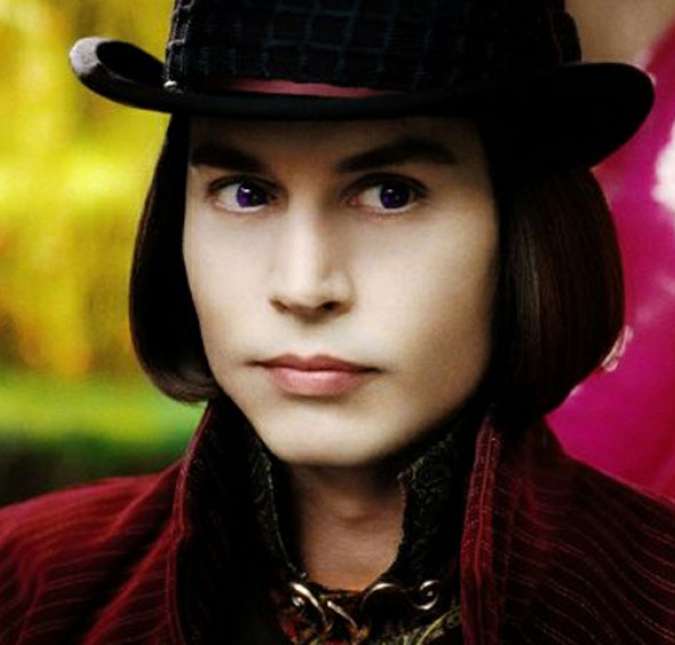 Outro marcante personagem do ator é o clássico Willy Wonka, do filme A Fantástica Fábrica de Chocolate. Com cabelos bem lisinhos e um sorriso perturbador, ele viveu o metódico dono da empresa que dá nome ao filme. Outro marcante personagem do ator é o clássico Willy Wonka, do filme A Fantástica Fábrica de Chocolate. Com cabelos bem lisinhos e um sorriso perturbador, ele viveu o metódico dono da empresa que dá nome ao filme.