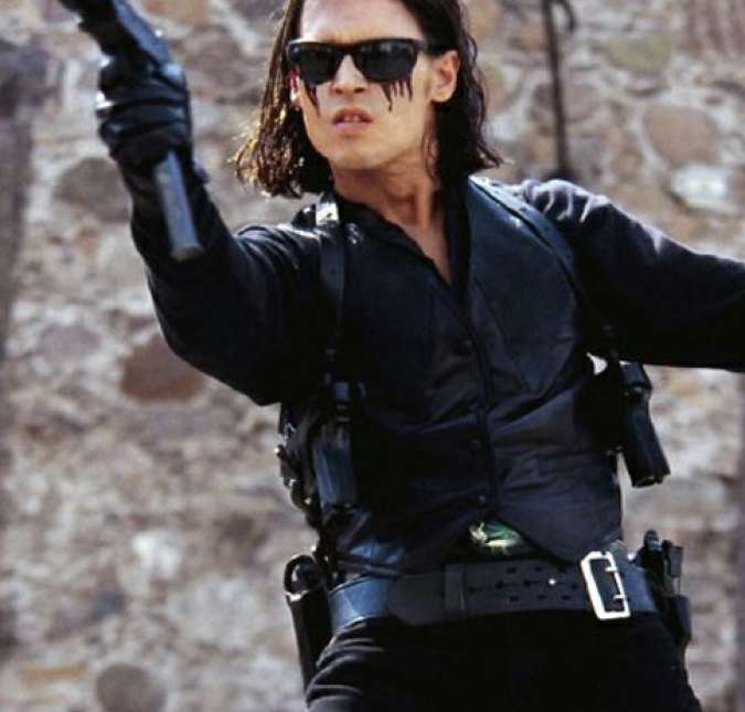 Ainda com uma maquiagem bem dark, ele interpretou o agente Sheldon Jeffrey Sands no filme Era Uma Vez no México. Ainda com uma maquiagem bem dark, ele interpretou o agente Sheldon Jeffrey Sands no filme Era Uma Vez no México.