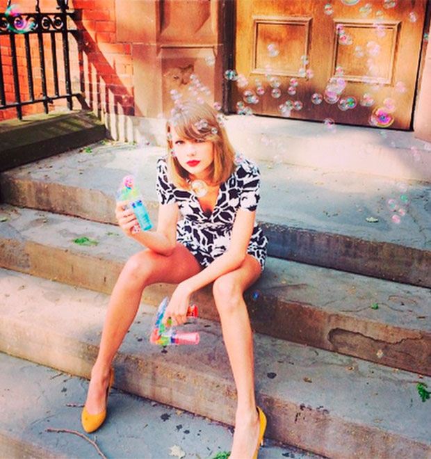 Taylor Swift atinge o topo da parada do <i>iTunes</i> com faixa de nove segundos
