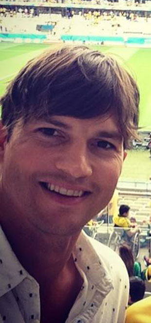Ashton Kutcher diz que sua ex, Demi Moore, preparou-o para ser pai: <i>Eu já fui pai de três meninas adolescentes</i>