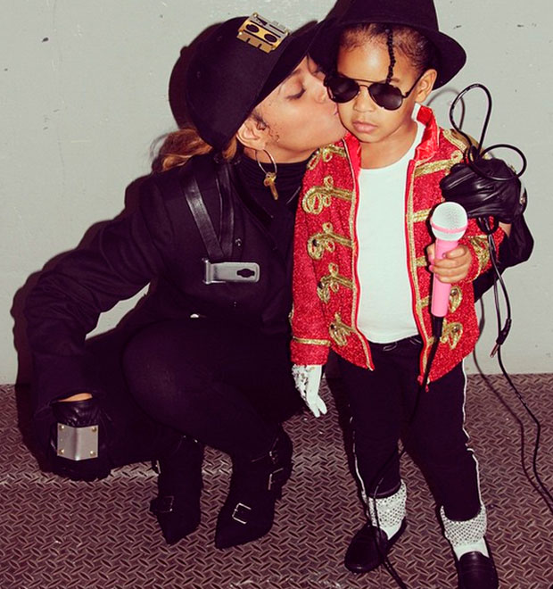 Beyoncé veste a filha de Michael Jackson para comemorar o <i>Halloween</i>