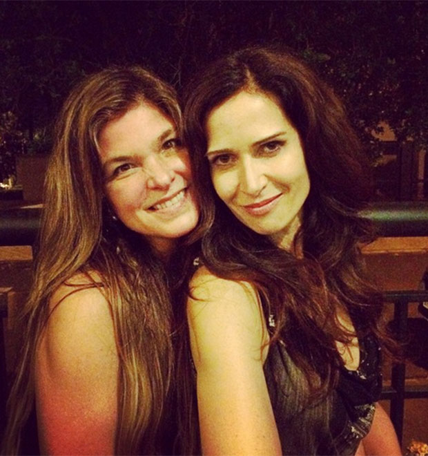 Cristiana Oliveira e Ingra Liberato postam foto em rede social mostrando reencontro das duas