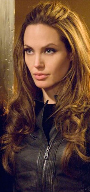 Angelina Jolie diz que se sente diferente depois de casada