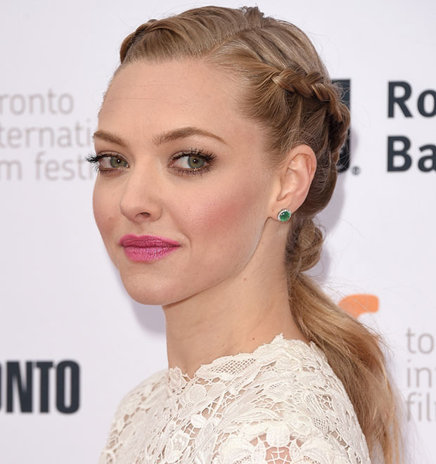 Amanda Seyfried revela que já quase perdeu papeis por estar <i>acima do peso</i>