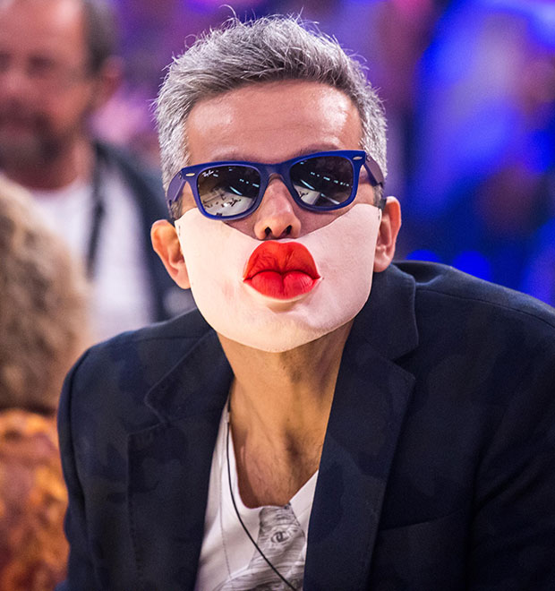 Otaviano Costa usa máscara de beijoqueiro em <i>Amor & Sexo</i>