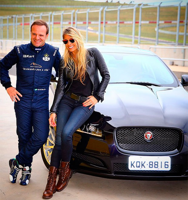 Adriane Galisteu ganha aula de pilotagem de Rubinho Barrichello