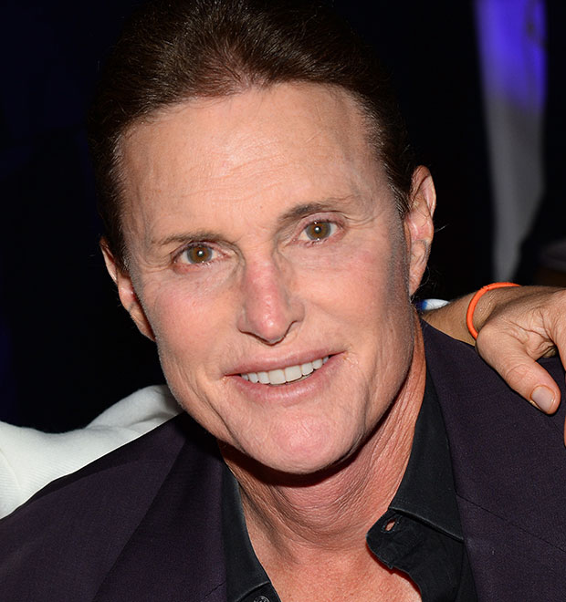 Bruce Jenner foi visto ainda usando aliança de casamento