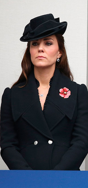 Kate Middleton usa <i>McQueen</i> para nova aparição pública