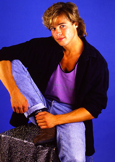 Imagens Antigas De Brad Pitt Com Ex Namorada Sao Divulgadas Confira Estrelando