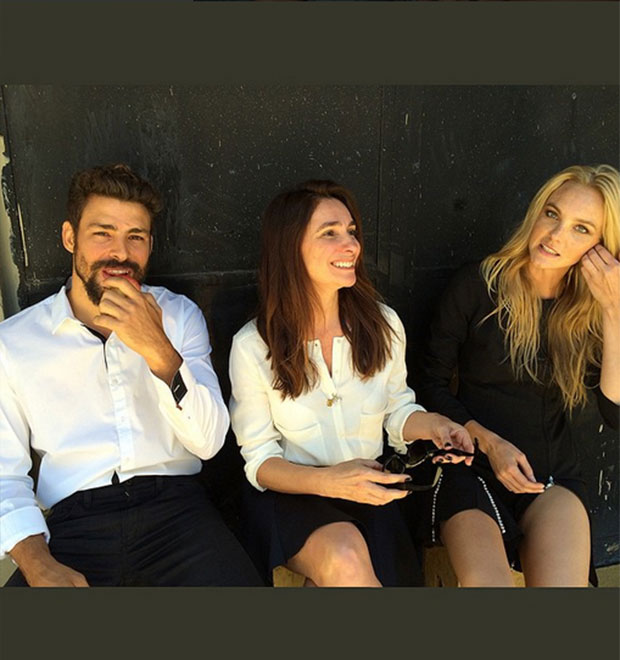 Cauã Reymond posta foto em rede social ao lado da modelo Carol Trentini
