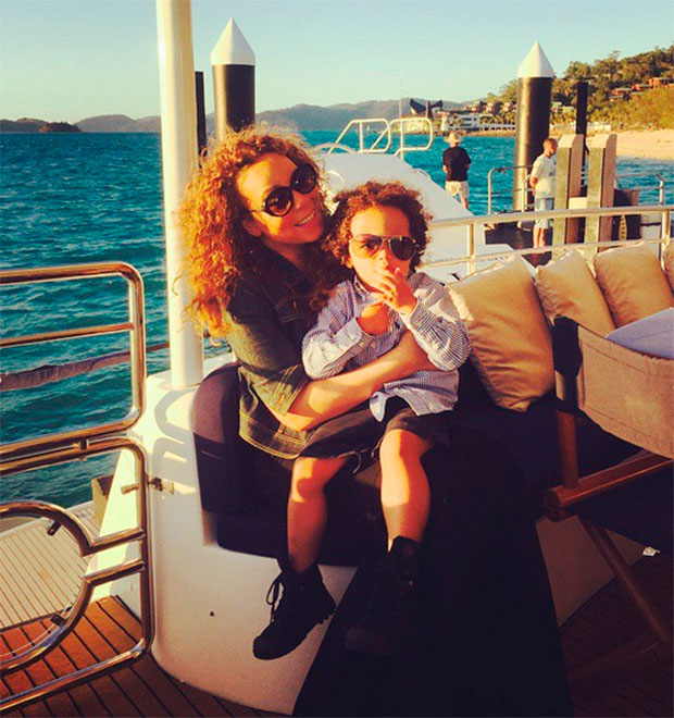 Mariah Carey tem dia de passeio de barco ao lado do filho