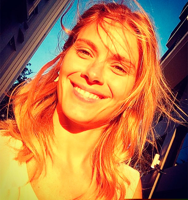 Carolina Dieckmann faz <i>selfie</i> sorridente no Uruguai. Veja!