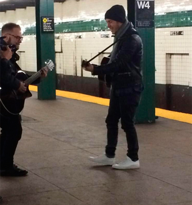 Nick Jonas surpreende em apresentação no metrô!