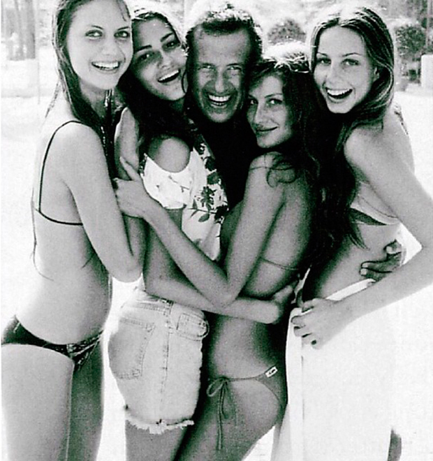 Mariana Weickert posta foto antiga com Gisele Bündchen e mais modelos