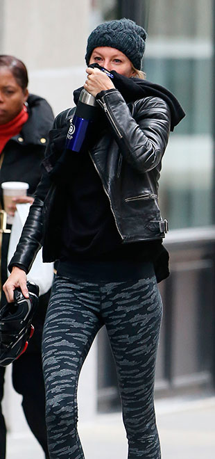 Gisele Bündchen passa frio em dia de exercícios em Nova York