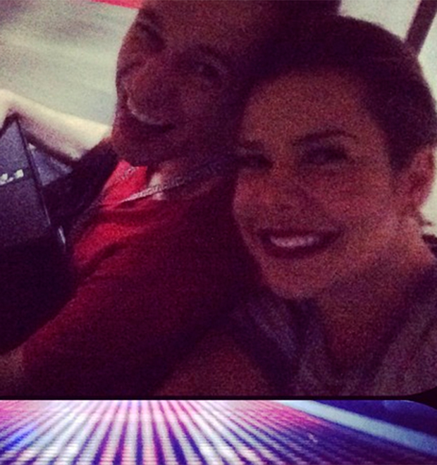 Fernanda Souza publica foto ao lado de Tiago Leifert e o agradece por dicas no <i>The Voice</i>