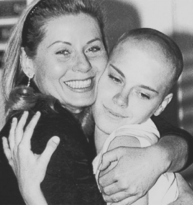 Carolina Dieckmann presta homenagem no aniversário de Vera Fischer