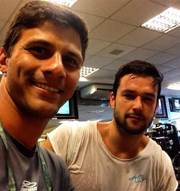 Sergio Marone posta foto e mostra que pega pesado na malhação, confira!