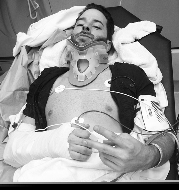 Corey Sligh publica foto com colar cervical, no hospital. Entenda o que aconteceu!