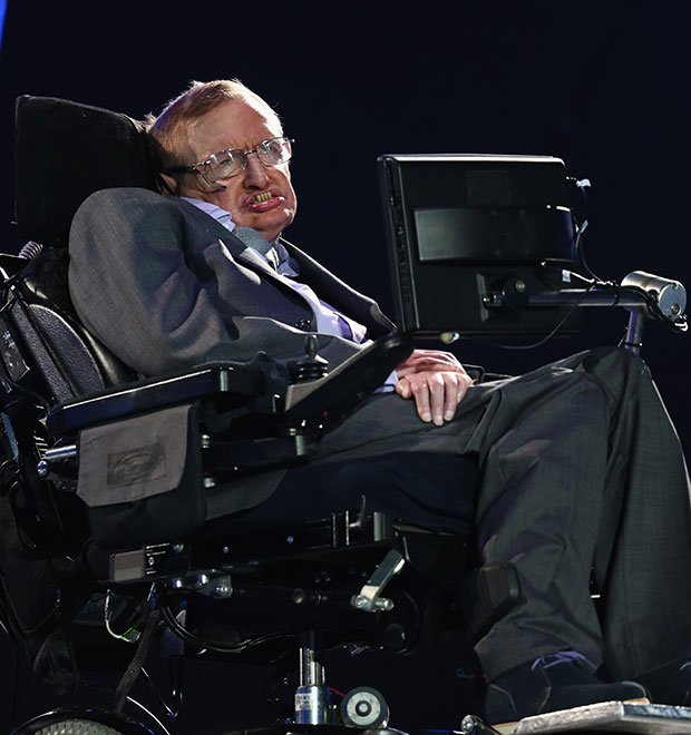 -<i> Eu adoraria interpretar um vilão em James Bond</i>, diz Stephen Hawking