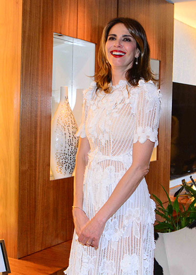 Adriane Galisteu encontra ex-marido Roberto Justus em festa de fim de ano