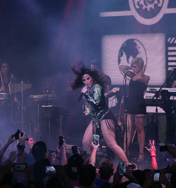 Wanessa usa <i>body</i> justinho para <i>show</i>