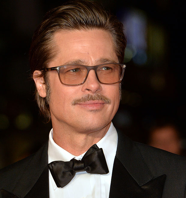 Brad Pitt vai a evento representando Angelina Jolie, que está com catapora. Saiba mais!