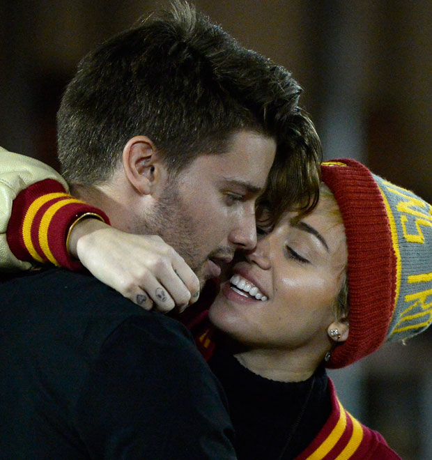 Miley Cyrus teria se casado com Patrick Schwarzenegger em cerimônia secreta