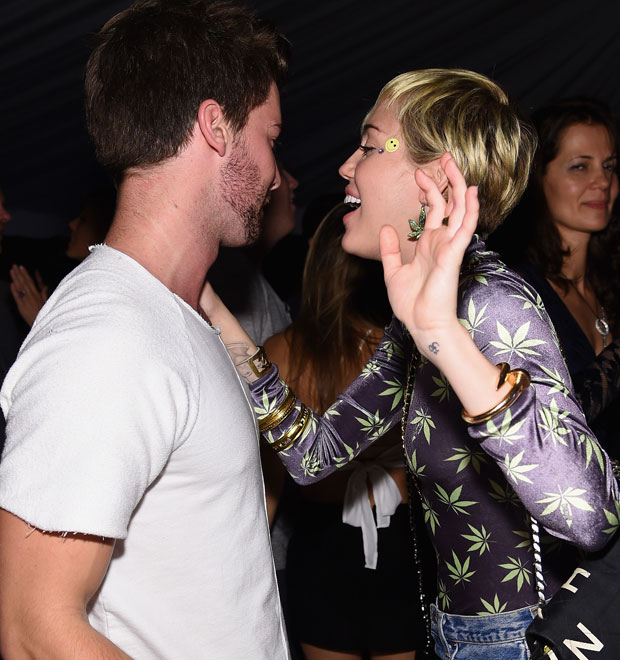 Mãe de Patrick Schwarzenegger está horrorizada com suposto casamento do filho com Miley Cyrus