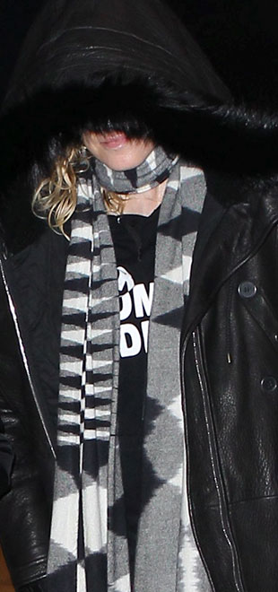 Madonna se esconde dos <i>paparazzi</i> após vazamento de 14 novas canções