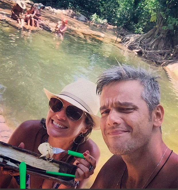 Flávia Alessandra e Otaviano Costa curtam férias em meio à natureza