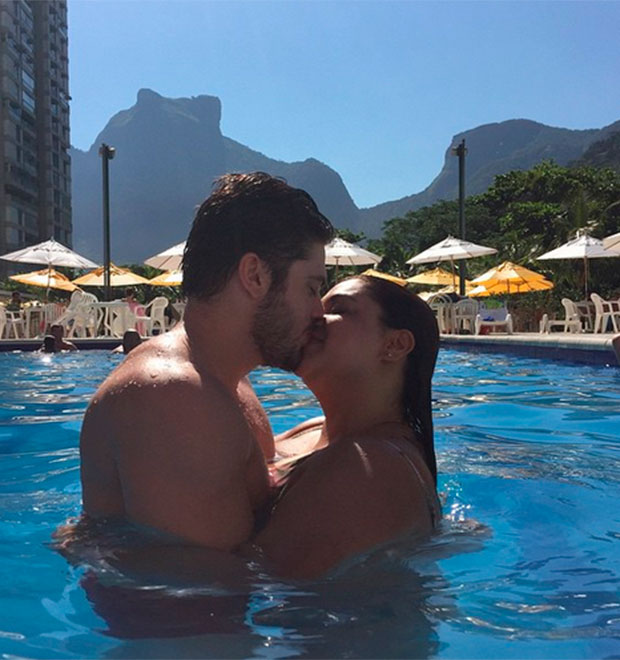 Preta Gil tasca beijo no namorado: <i>Sem filtro, com muito amor</i>