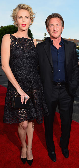 Charlize Theron e Sean Penn estão noivos, diz revista