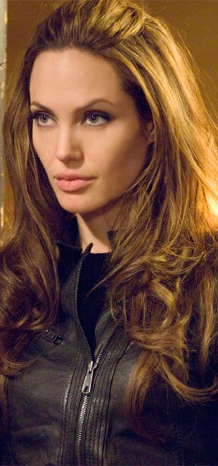 Angelina Jolie compra sabres de luz para os filhos. Saiba mais!
