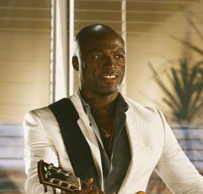 As cicatrizes no rosto do cantor Seal foram causadas pelo lúpus. Apesar de não comentar muito sobre o assunto, em entrevista ao Mirror, em 2009, ele contou que contraiu a doença aos 21 anos de idade, e foi tão grave que as consequências incluíram, além das marcas, assim como Cori B, a perda de cabelo.