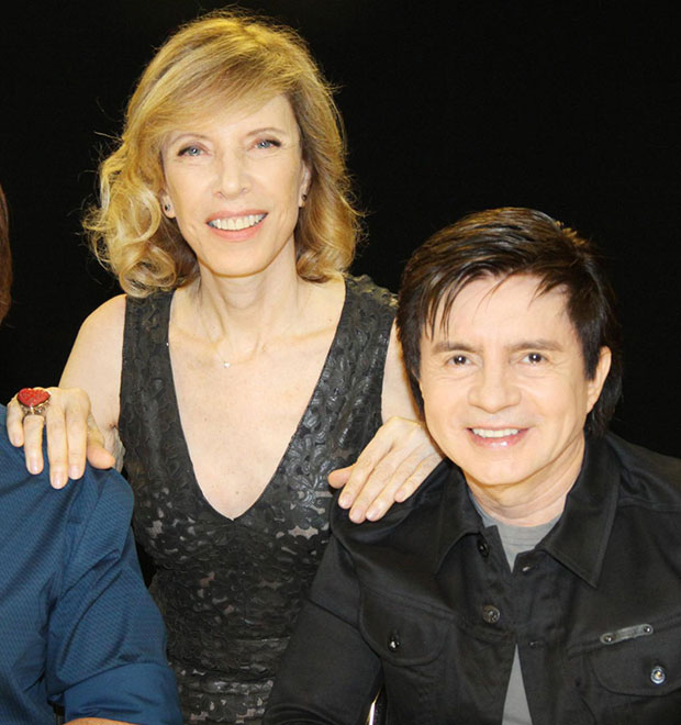 Sandy é uma mãe dedicada e neto é <i>sorridente</i>, diz Xororó