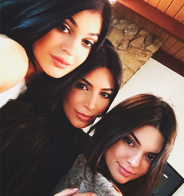 Kim Kardashian vai a exibição privada de <i>50 Tons de Cinza</i> e não convida Kendall Jenner