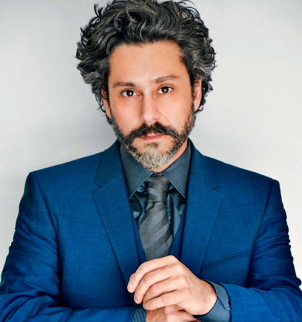 Alexandre Nero se considera um romântico à moda antiga e afirma: -<I>Sou quase um dom Quixote</i>