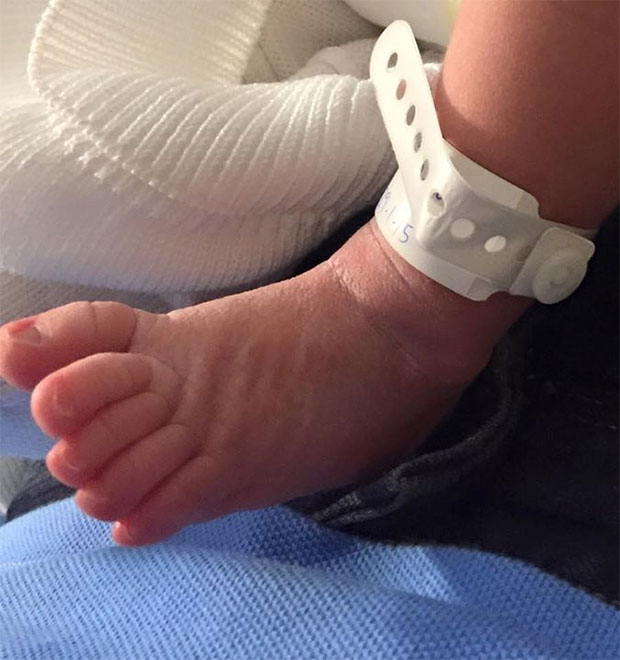 Shakira mostra primeira foto do filho recém-nascido, Sasha
