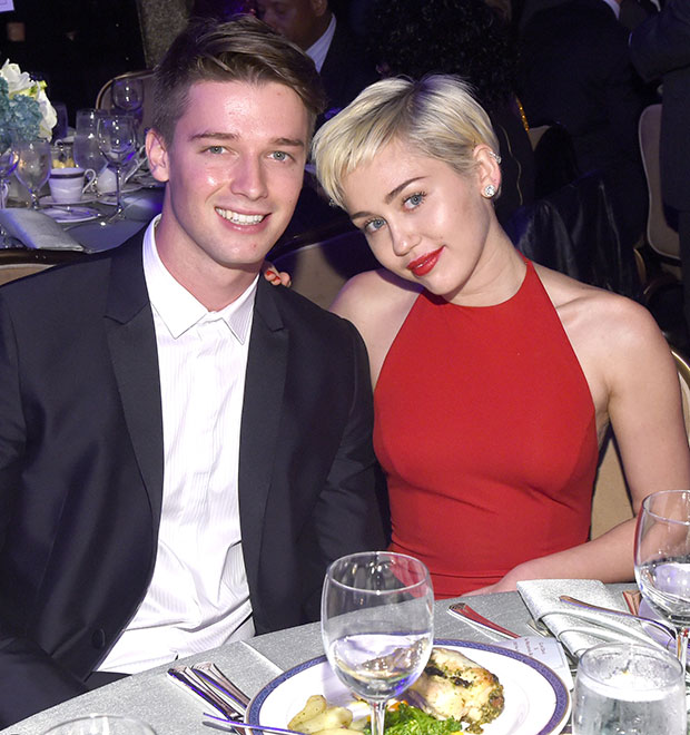 Miley Cyrus e Patrick Schwarzenegger estão <i>curtindo o namoro sem pressa</i>, diz fonte
