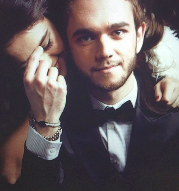 Selena Gomez publica foto coladinha com o <i>DJ</i> Zedd